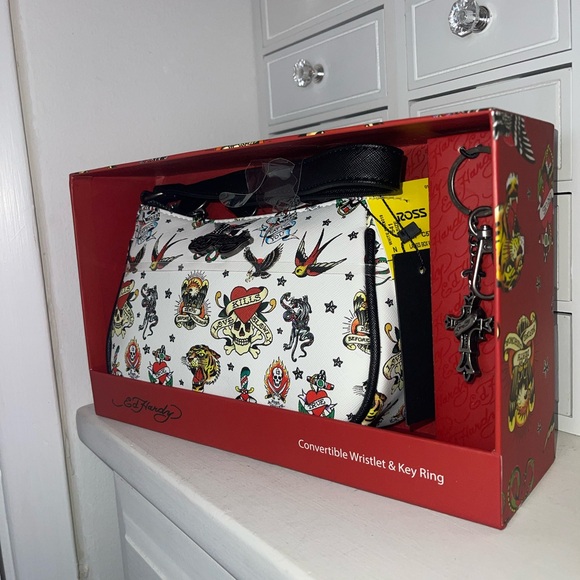 NWT Ed Hardy White Tattoo-Inspired Wristlet with Key Ring in gift box - Picture 3 of 8